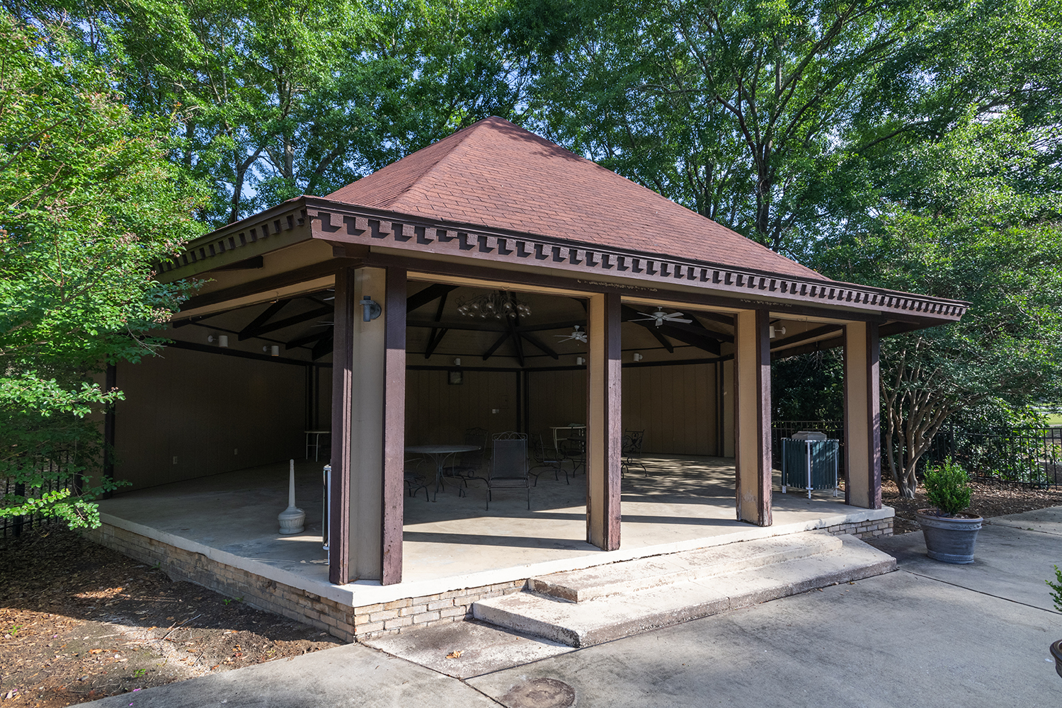 Castlegate Windsor Park The Multifamily Advisory Group at Cushman